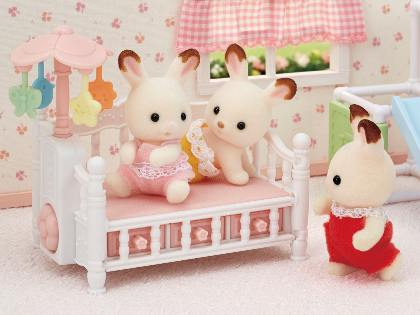 Sylvanian Families - Crib with Mobile